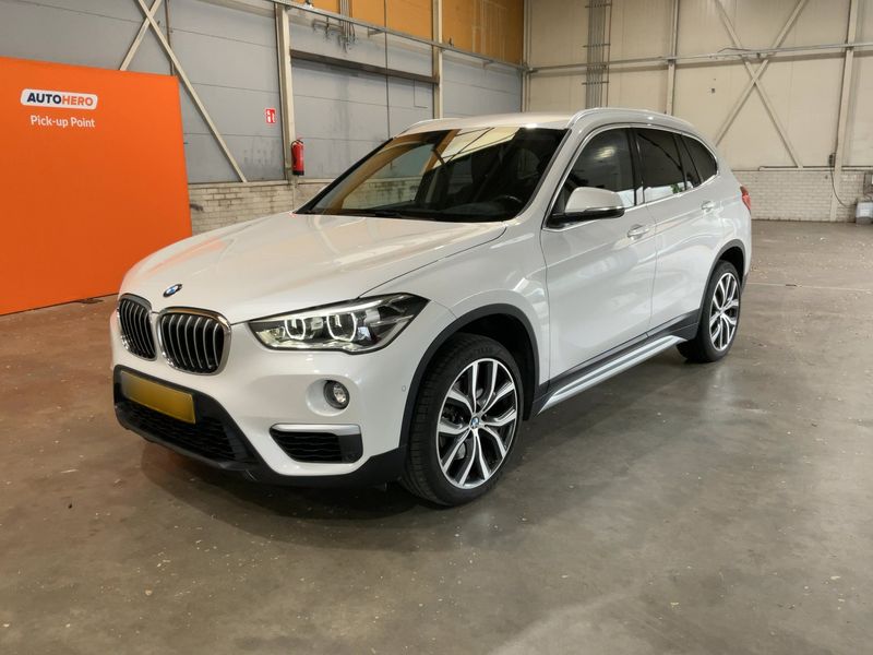 BMW X1 sDrive 20i — фото 1
