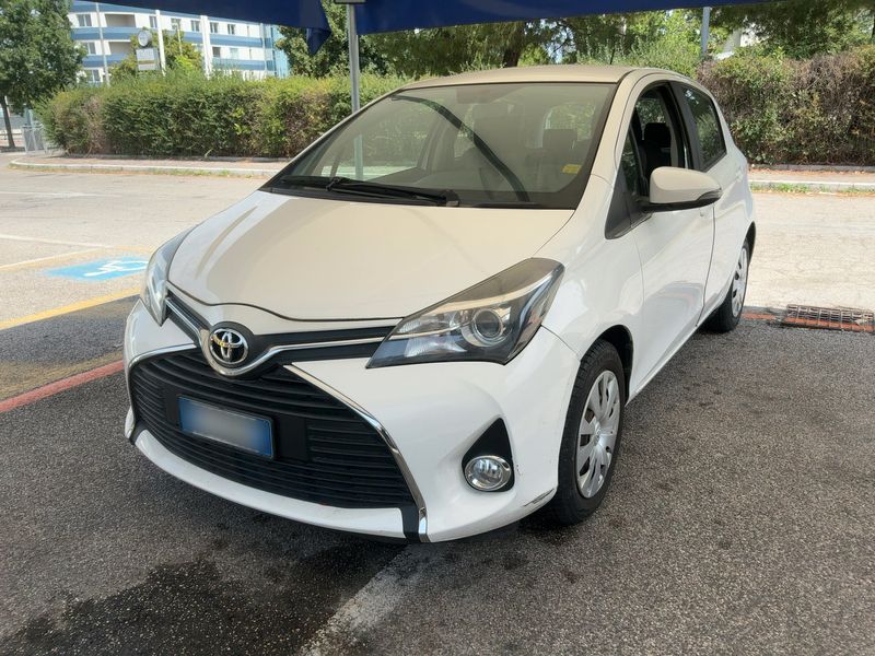 Toyota Yaris 1.0 VVT-i — 1/8