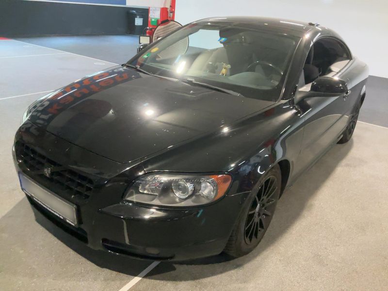 Volvo C70 2.4 D5 — 1/8