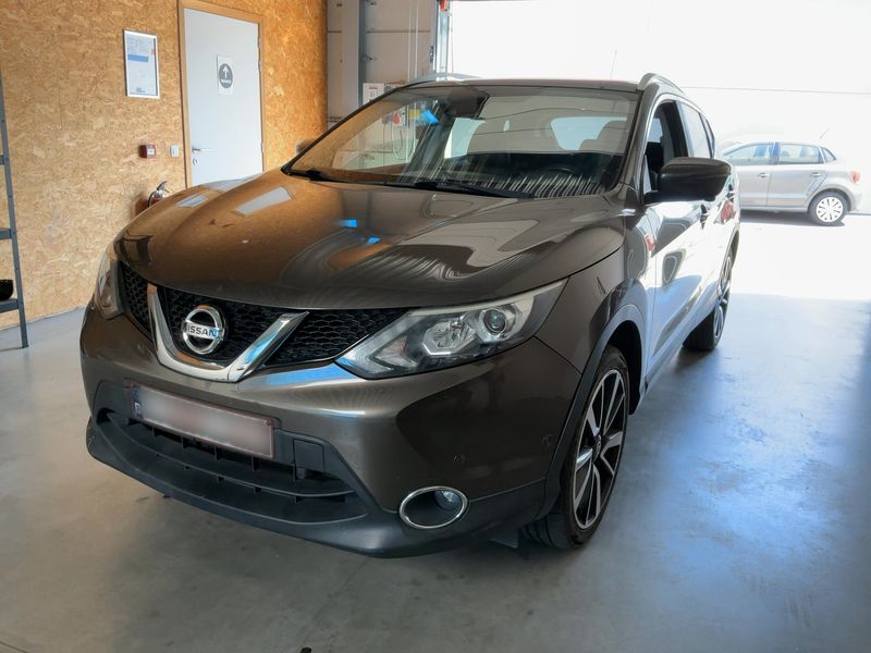 Nissan Qashqai 1.2 — 1/8