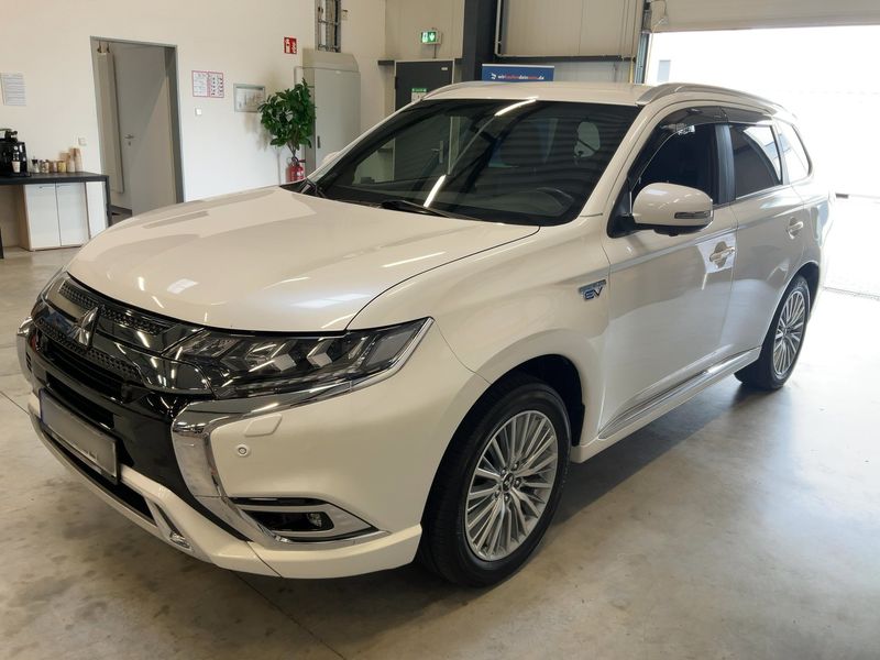 Mitsubishi Outlander 2.4 PHEV — 1/8