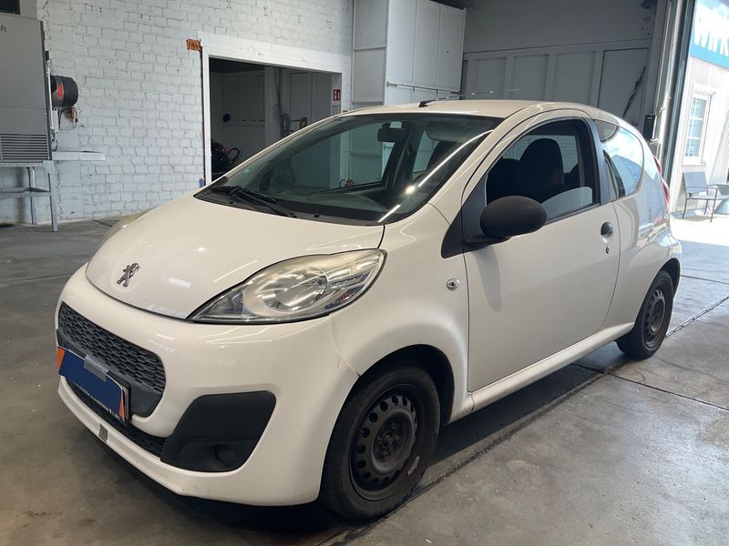 Peugeot 107 1.0 — 1/8