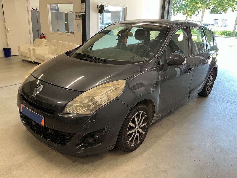 Renault Grand Scenic 2.0 — фото 1