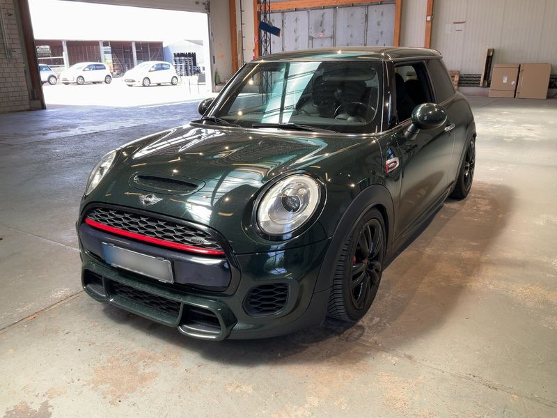 MINI MINI John Cooper Works — 1/8