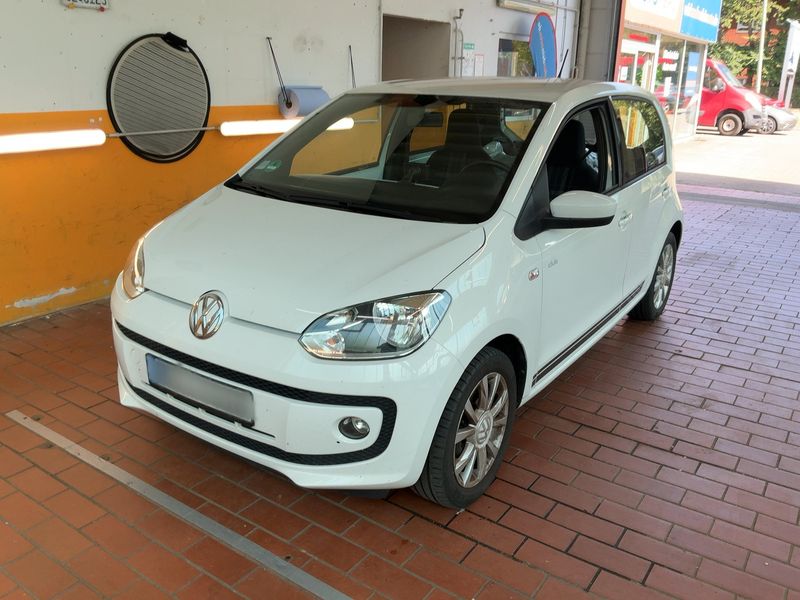 Volkswagen up! 1.0 — фото 1