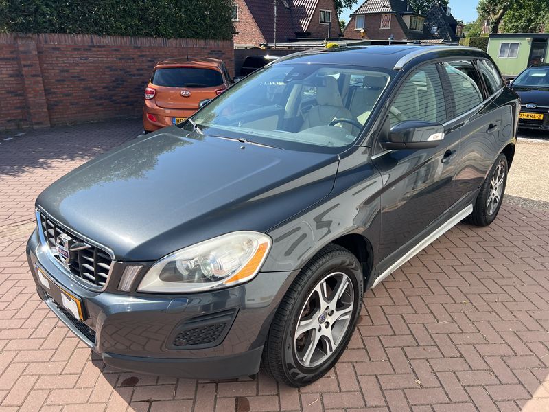 Volvo XC60 2.0 T5 — фото 1