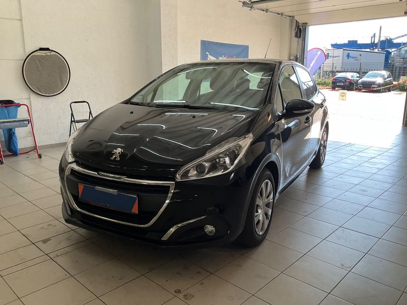 Peugeot 208 1.2 VTi — 1/8