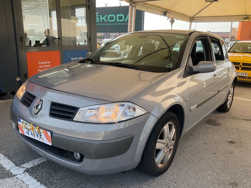 Renault Megane 1.6 — 1/8
