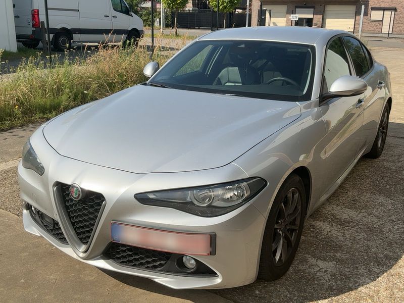 Alfa Romeo Giulia 2.2 JTDM — 1/8