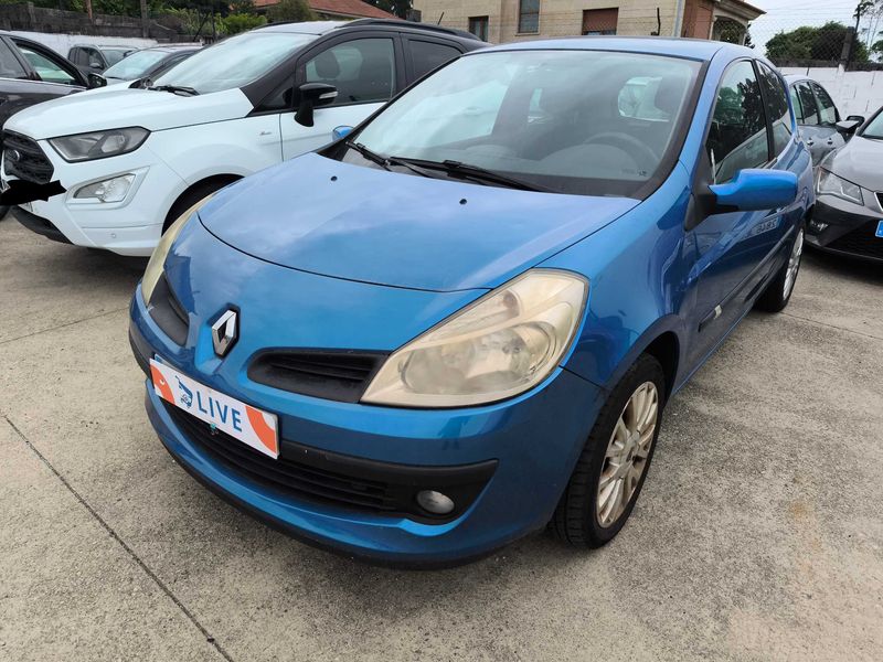Renault Clio 1.4 — фото 1