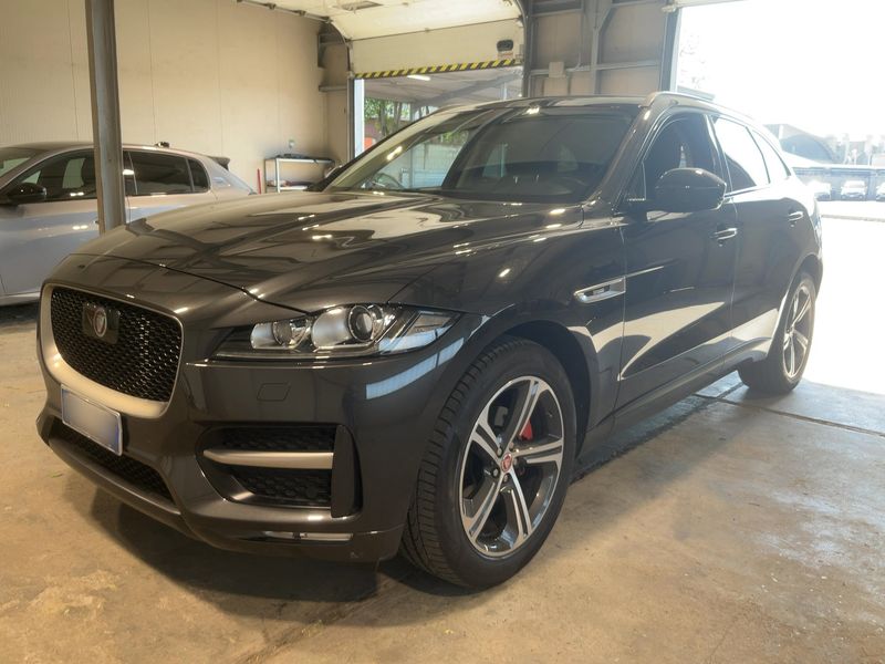 Jaguar F-Pace 25d — 1/8