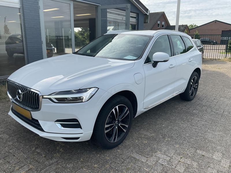 Volvo XC60 2.0 T6 Plug-in Hybrid — 1/8