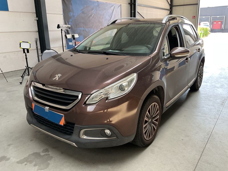 Peugeot 2008 1.2 VTi — 1/8