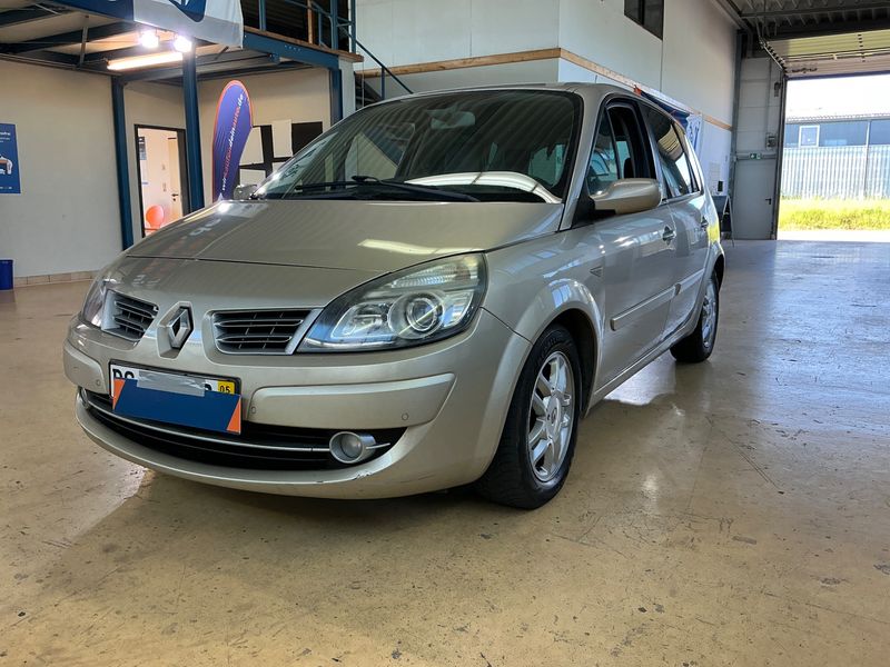 Renault Scenic 1.6 — 1/8