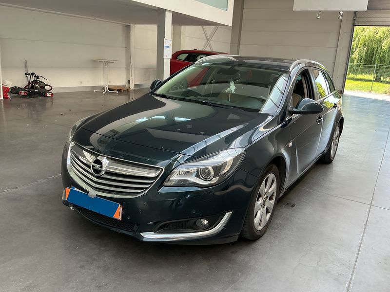 Opel Insignia Sports Tourer 2.0 CDTI — 1/8