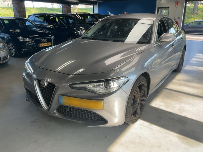 Alfa Romeo Giulia 2.2 JTDM — 1/8