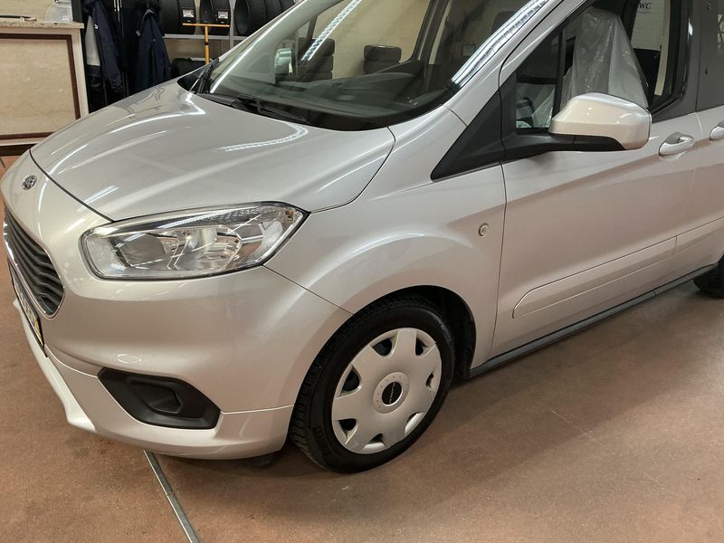 Ford Tourneo 1.0 EcoBoost — 1/8