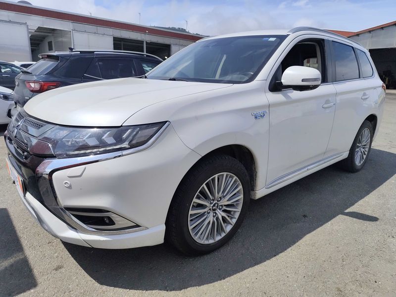 Mitsubishi Outlander 2.4 PHEV — 1/8