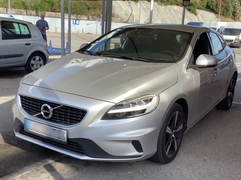 Volvo V40 2.0 D2 — фото 1