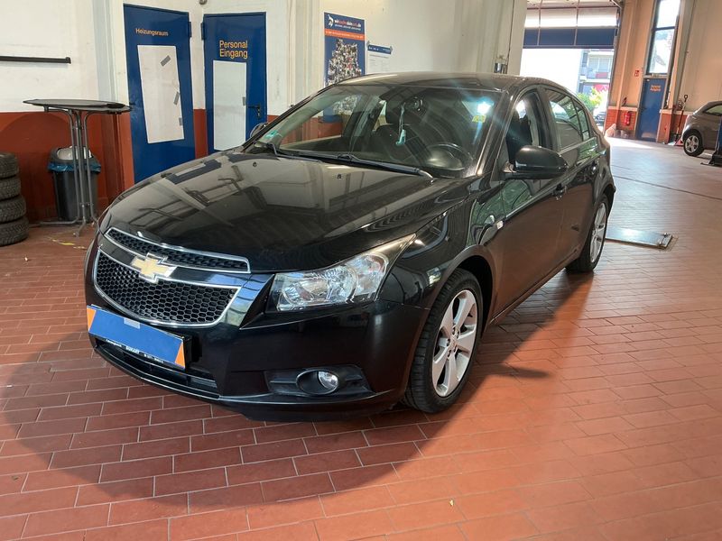 Chevrolet Cruze 1.8 — фото 1