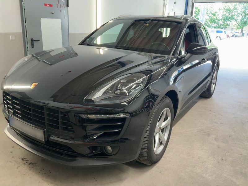 Porsche Macan 2.0 — 1/8