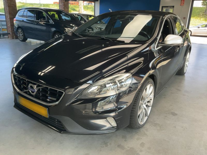 Volvo V40 2.0 D4 — 1/8
