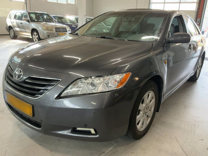 Toyota Camry 2.4 — 1/8