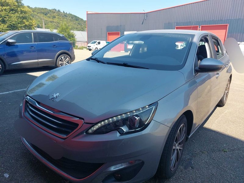 Peugeot 308 1.2 e-THP — 1/8