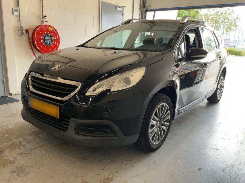 Peugeot 2008 1.2 VTi — 1/8