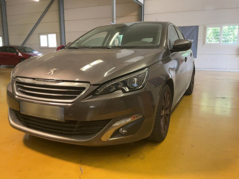 Peugeot 308 1.6 Blue-HDi — 1/8