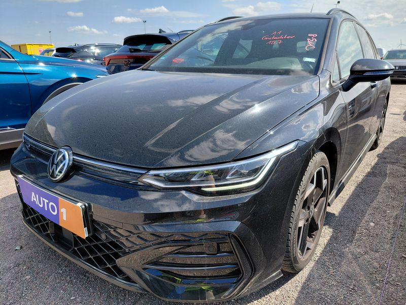 Volkswagen Golf VIII 1.5 TSI — 1/8