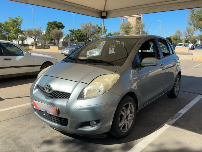 Toyota Yaris 1.0 VVT-i — фото 1