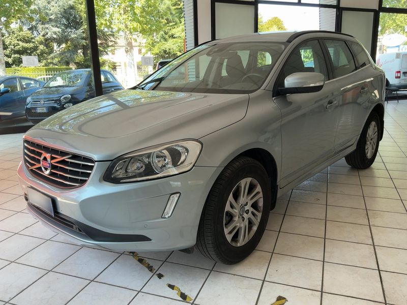 Volvo XC60 2.0 D3 — 1/8