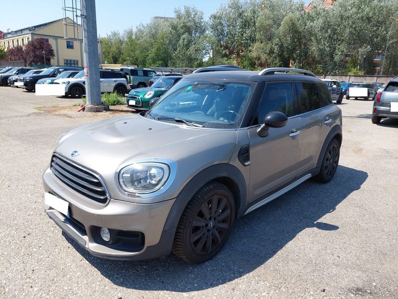 MINI Countryman Cooper D — 1/8