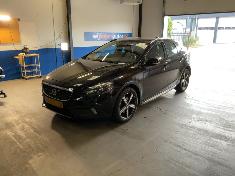 Volvo V40 Cross Country 1.6 D2 — 1/8