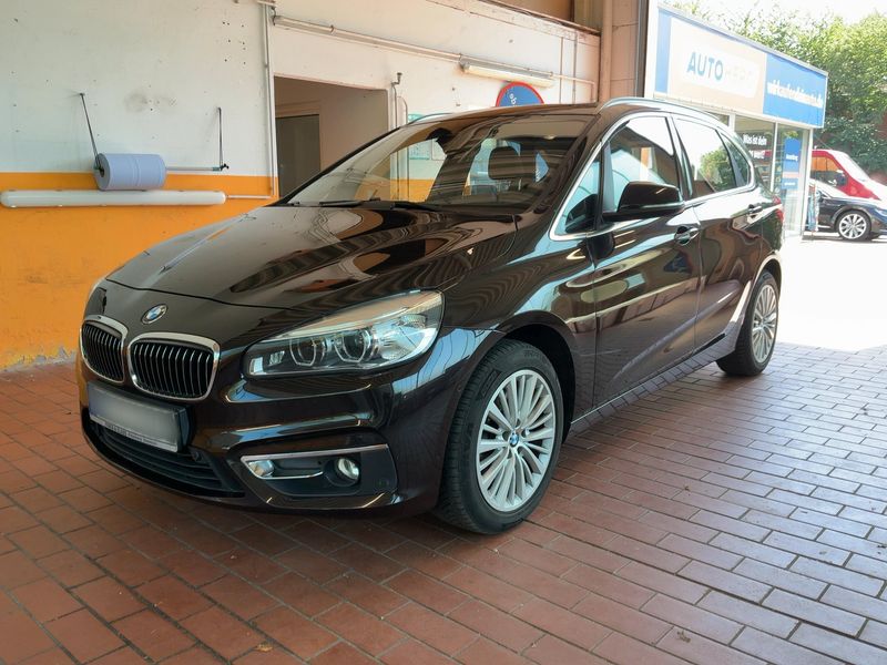 BMW 2er 220d Active Tourer — 1/8
