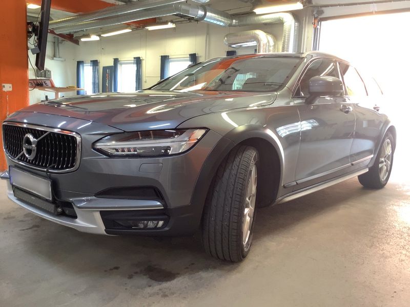 Volvo V90 Cross Country 2.0 D4 — 1/8