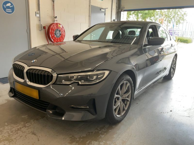 BMW 3er 320i — фото 1