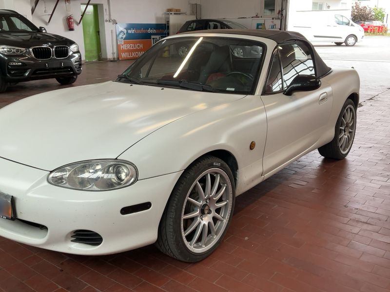 Mazda MX-5 1.9 — 1/8