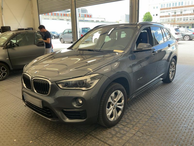 BMW X1 xDrive 20i — 1/8
