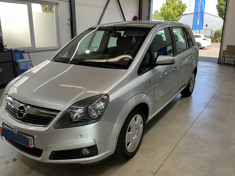 Opel Zafira 1.8 — 1/8