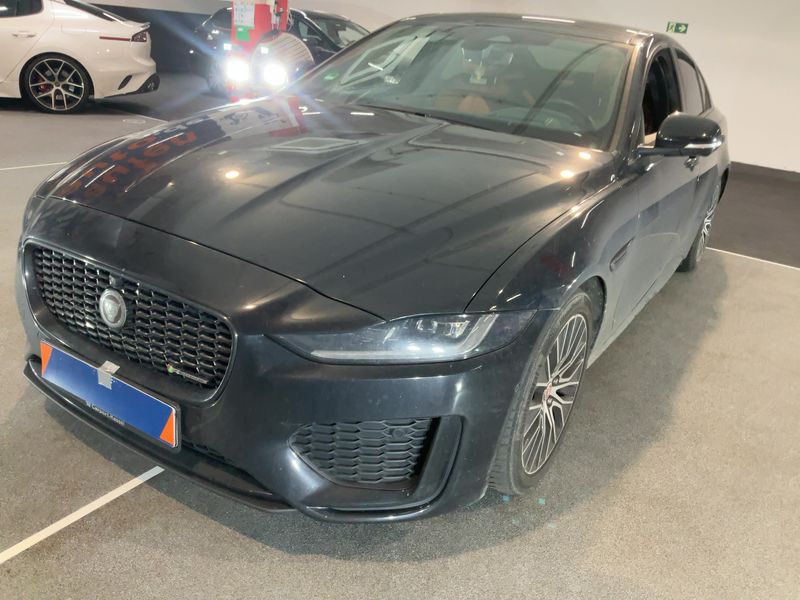 Jaguar XE 25t — 1/8