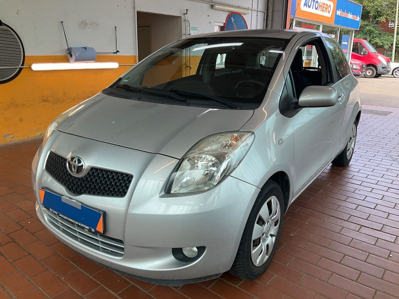Toyota Yaris 1.0 VVT-i — фото 1