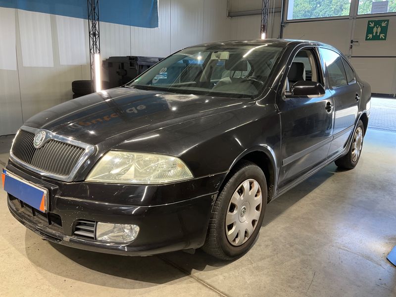 Skoda Octavia 1.6 — фото 1