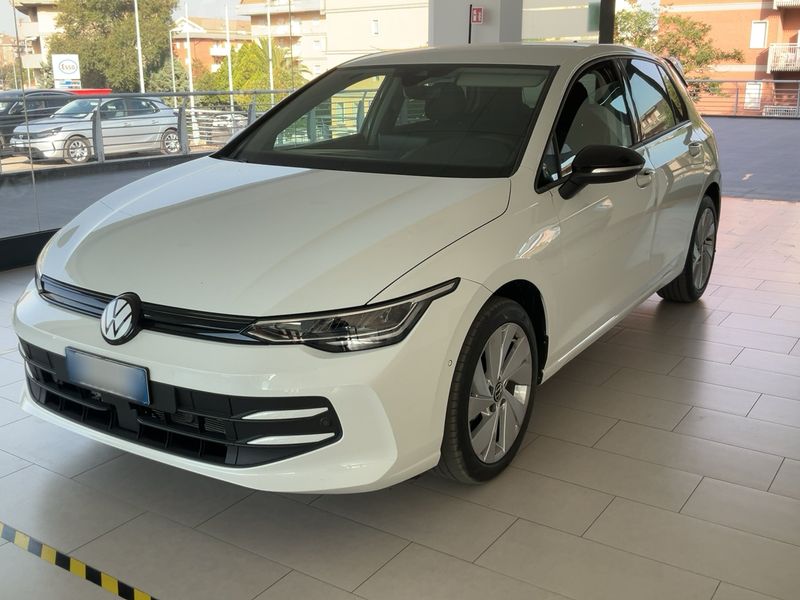 Volkswagen Golf VIII 1.5 eTSI — 1/8