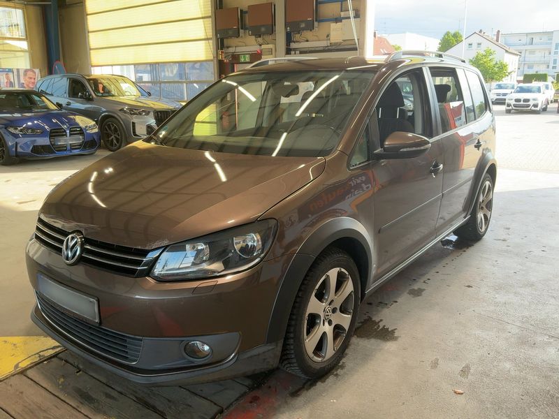 Volkswagen Touran 2.0 TDI — фото 1