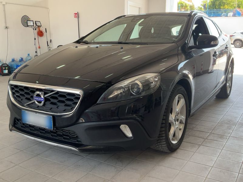 Volvo V40 Cross Country 2.0 D3 — 1/8