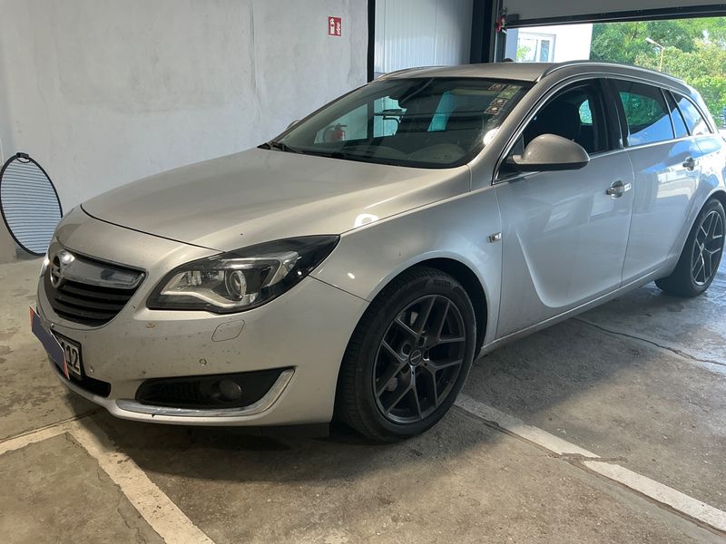 Opel Insignia Sports Tourer 2.0 CDTI — 1/8