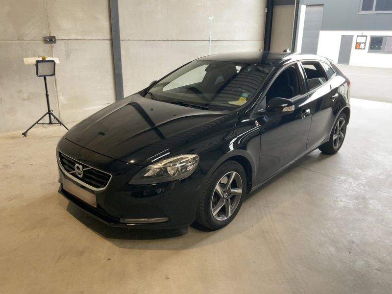 Volvo V40 2.0 D2 — 1/8