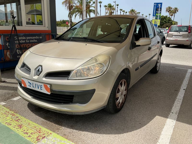Renault Clio 1.4 — фото 1